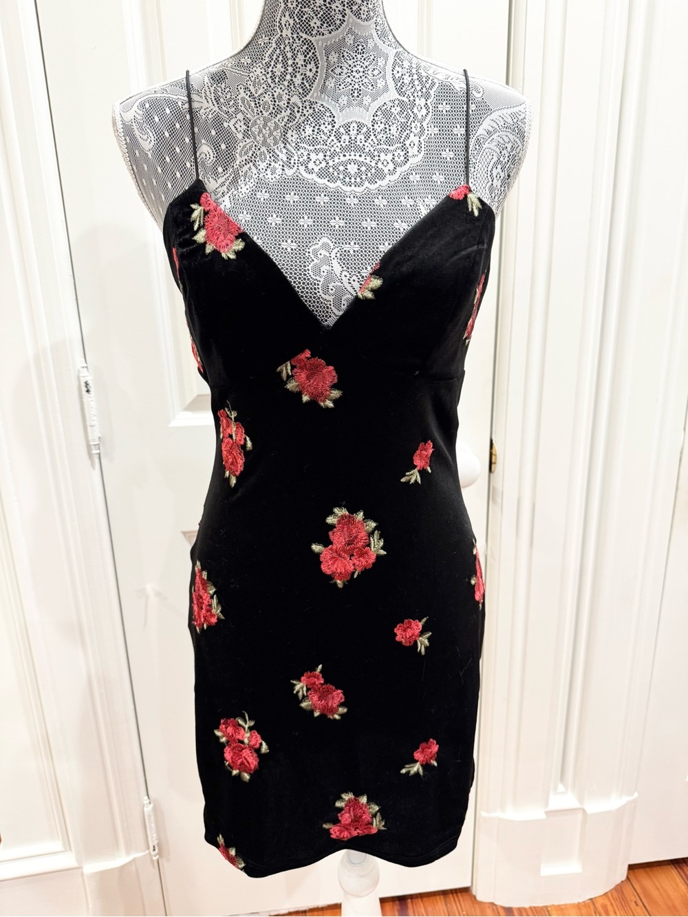 Trixxi Black Velvet Slip Dress with Red Rose Embroidery Sz. M Goth Homecoming